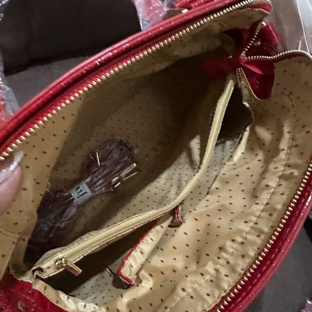 Red Crocodile Pattern Handbag - Picture 4 of 5